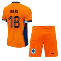 Camiseta Países Bajos Donyell Malen #18 Primera Equipación para niños Eurocopa 2024 manga corta (+ pantalones cortos)